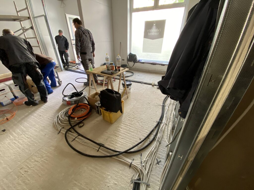 Einbau der neuen Beleuchtung von LUMEsLICHT Berlin