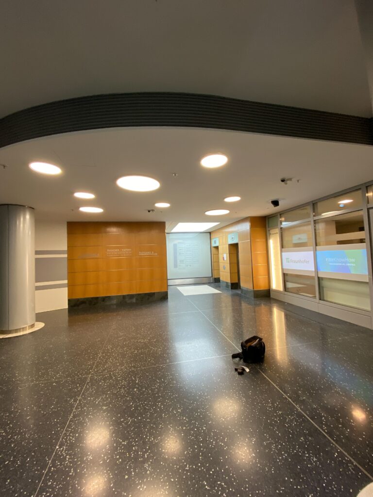 Beleuchteter Saal im Spreepalais Berlin
