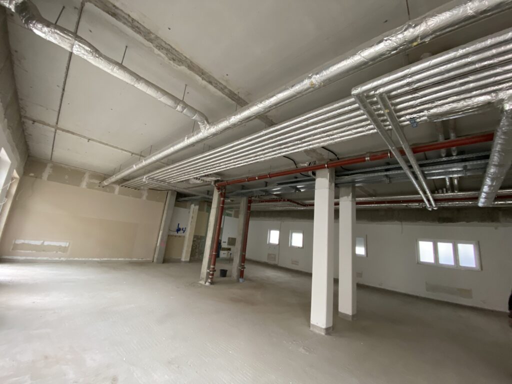 Installation der Beleuchtung im Rohbau
