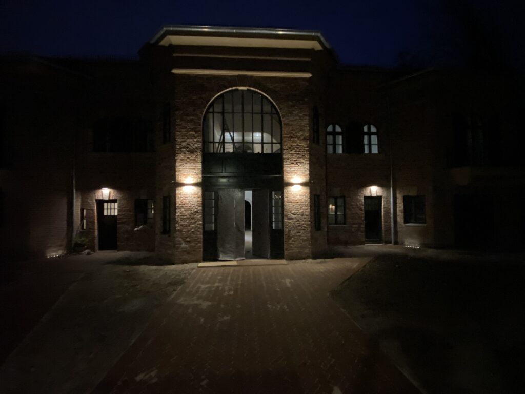 Außenbeleuchtung Gebäude bei Nacht Außenleuchten an der Hauswand