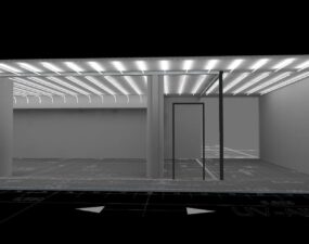 Von Lumeslicht beleuchtete Glasfassade mit linearem LED-Deckenraster an einem Gebäude am Kurfürstendamm in Berlin.